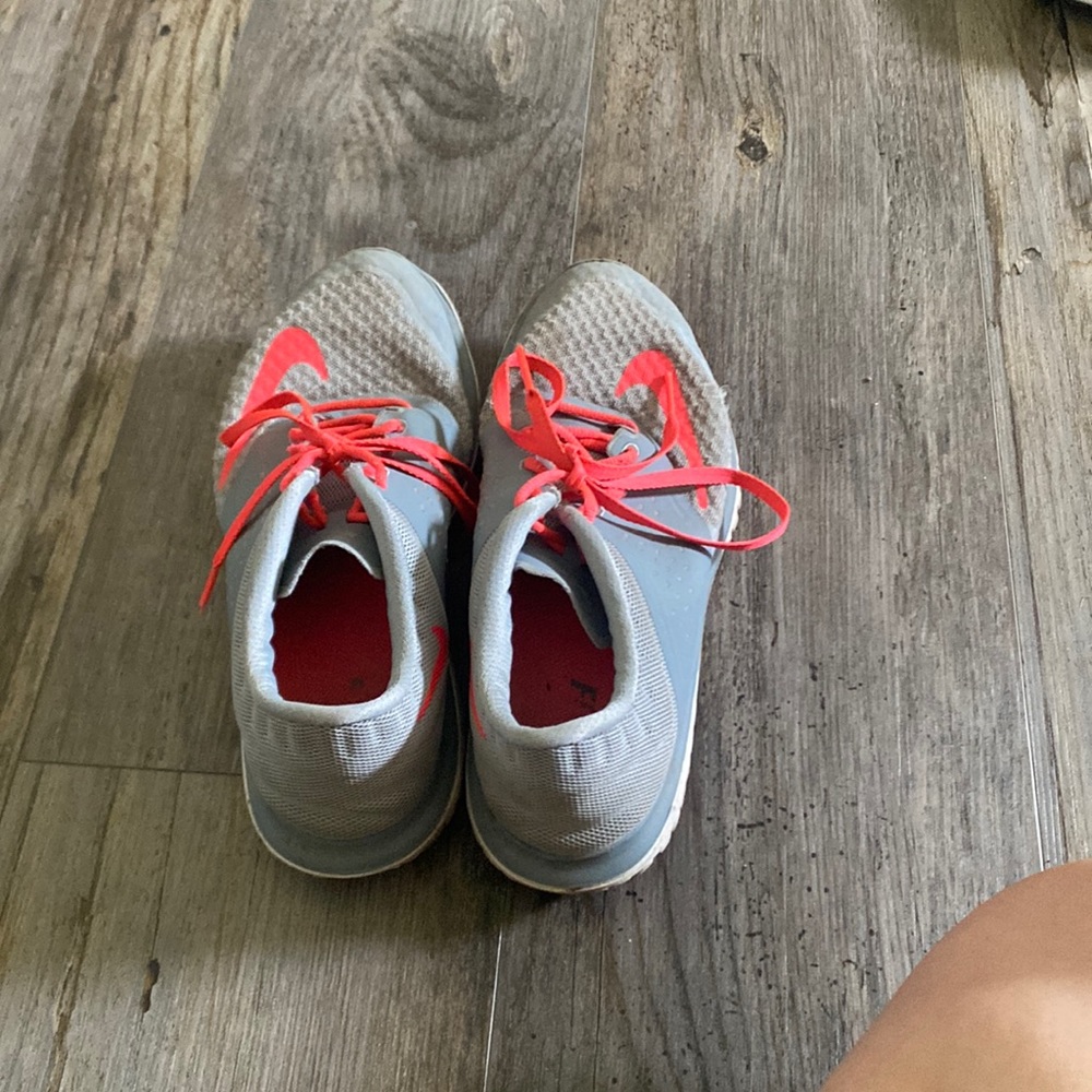 Tennis shoe